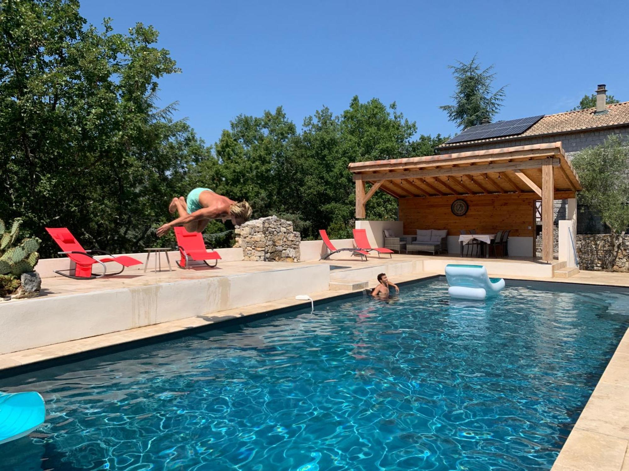 Gite Avec Piscine Privee Au Coeur D'Une Foret De Chenes Proche De Vallon Pont D'Arc Saint Alban Auriolles Bagian luar foto